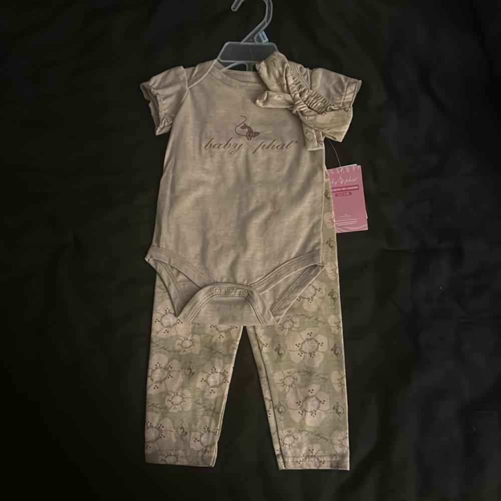 New 2 pc set size 3-6 months. New with tag.